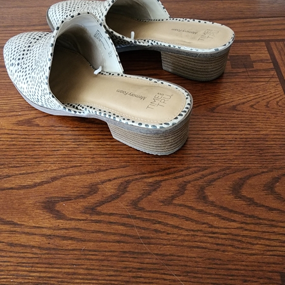 Closed toe flat slides with mini heel - Picture 3 of 3